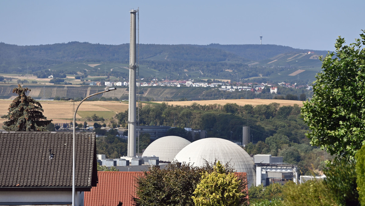 Das Kernkraftwerk Neckarwestheim (Gemeinschaftskernkraftwerk Neckar, GKN) in der Naehe von Heilbronn, Reaktor, EnBW. 